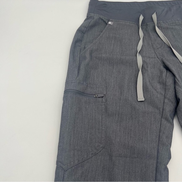 COPY - FIGS Zamora Jogger Scrub Pants – Technical Collection XS/P – Graphite - Picture 3 of 9